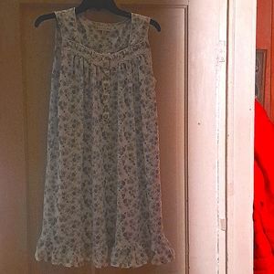 Medium size Eileen West blue and white cotton knit short nightgown.